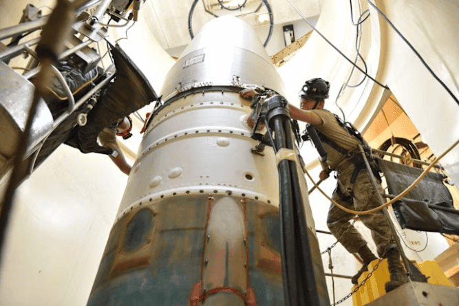 Discuții la NATO pentru arme nucleare SUA în mai multe state din UE – Washingtonul încearcă să reasigure Europa, în contextul mutării atenției spre IndoPacific