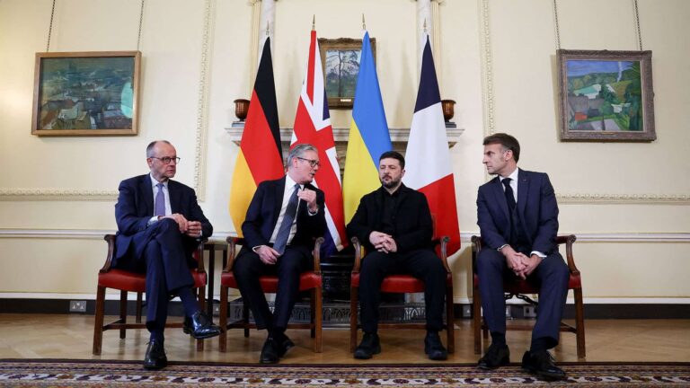 Liderii Germaniei, Franței și Marii Britanii se întâlnesc la Londra cu Volodimir Zelenski pentru găsirea unei soluții diplomatice de negociere cu Rusia