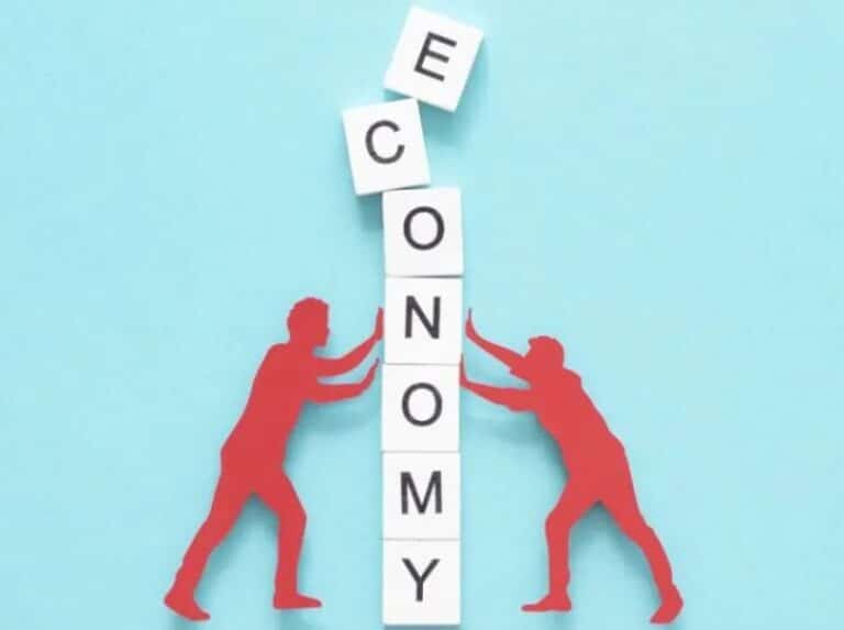 CNSP revizuiește negativ creșterea economică la +0,1% în 2026 și ridică inflația internă la +7,2%. PIB-ul nominal crește doar din cauza prețurilor mai mari: inflația adaugă 145 mld. lei la PIB
